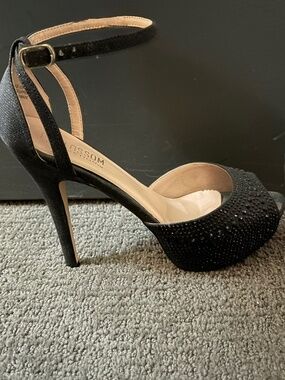 Peep toe sparkly dress pumps